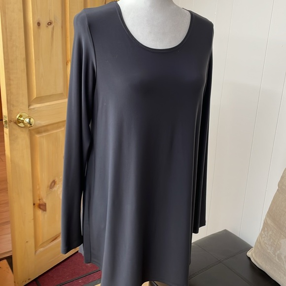 Sympli Go to Classic Tunic long sleeve. Charcoal - Picture 5 of 13